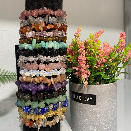 Mix 15Pcs Chips Bracelets Set with One PC Gift Box Natural Crystals Healing Crystals Bracelet for Women and Men Teens Crystal Jewelry Shop Pretty Crystals from IG Crystal